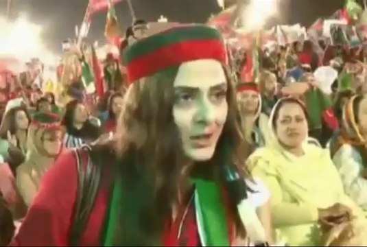 Beautifull Girl Proposed Imran Khan Bhai In live Dharna