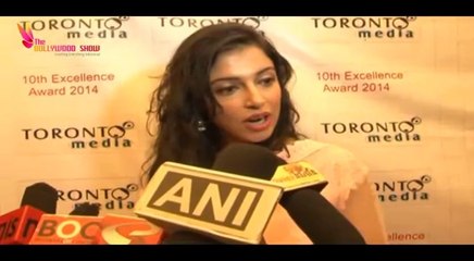 Divya Khosla Kumar Receiving the 10th RK Excellence National Award 2014