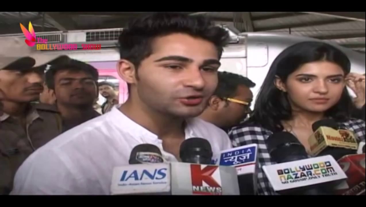 Armaan Jain & Deeksha Seth Promotes Lekar Hum Deewana Dil @ Mumbai Metro