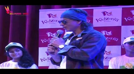 Shahrukh Khan Spends Father's Day With LITTLE FANS !