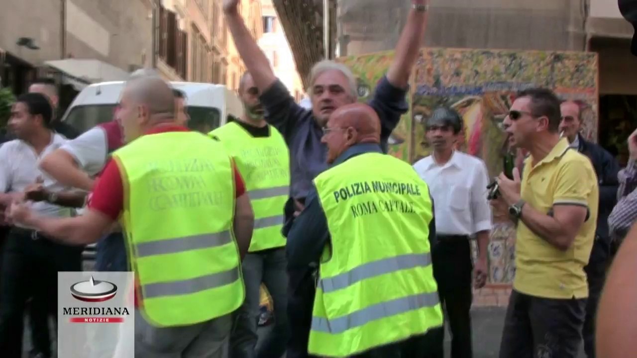 Tavolino selvaggio, scontri tra Vigili e commer...