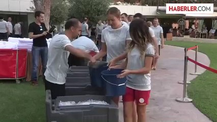 100 otel çalışanı ve genel müdürden bir kova buz kampanyasına destek