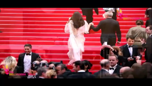 Cannes Sighting Sonam Kapoor WOWS In Fusion Fashion