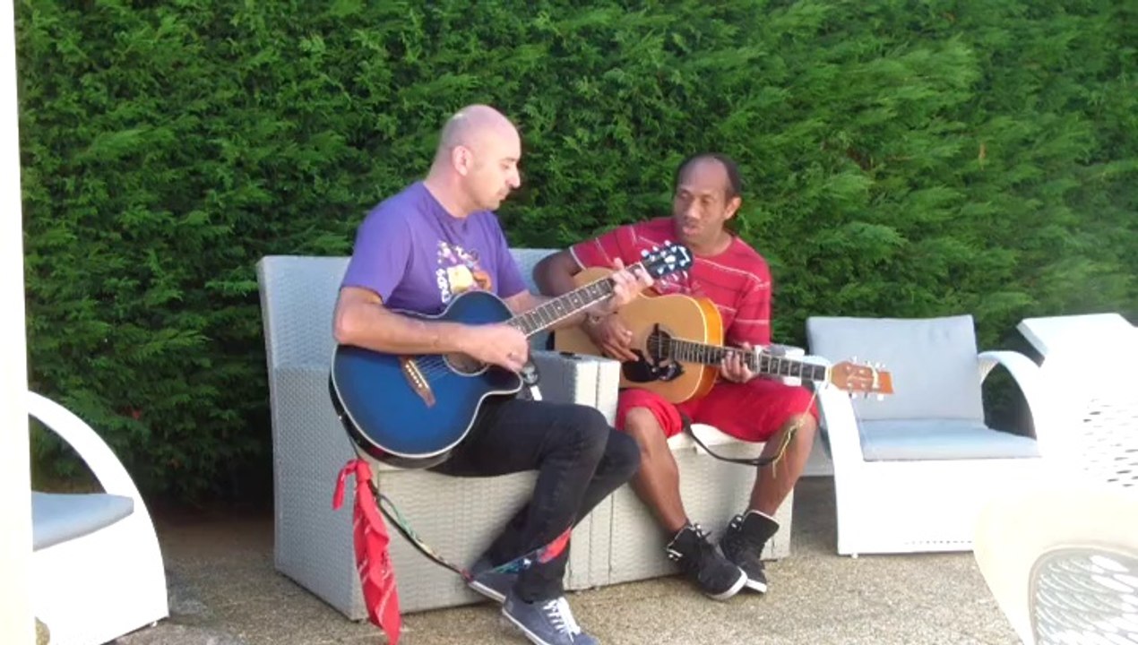 DOUDOU S'EN FOUT - RENAUD