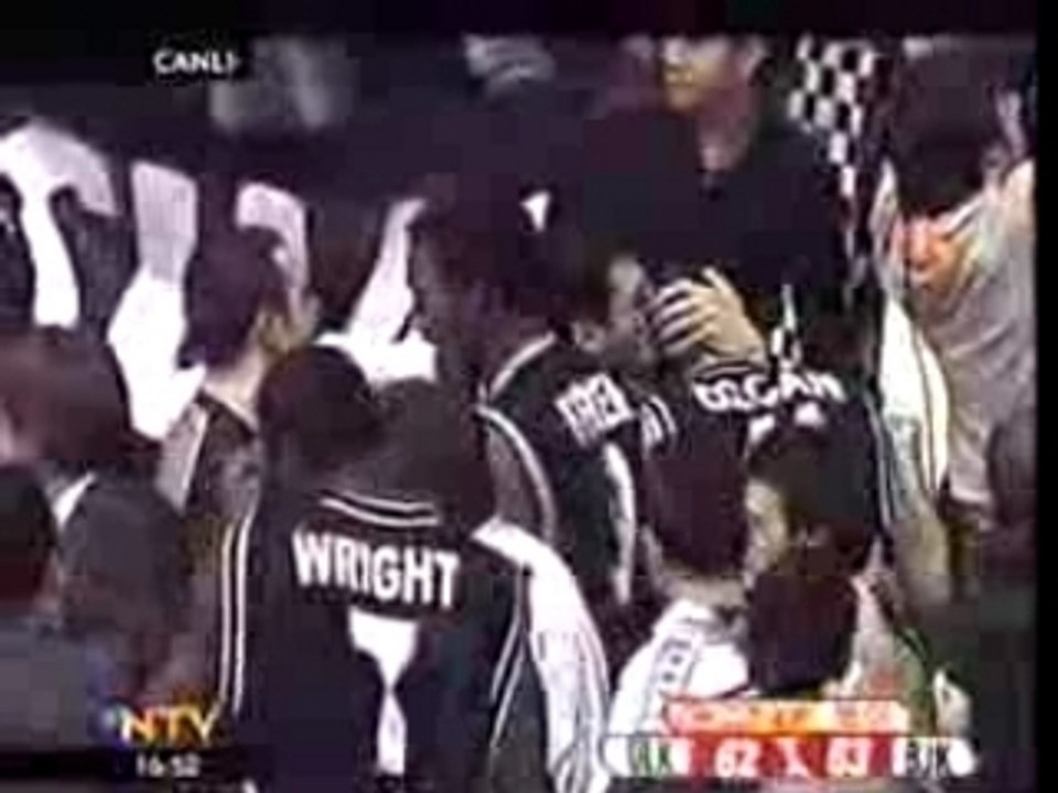 Basketbol Maçında 3'lü (BJK-Ülker)