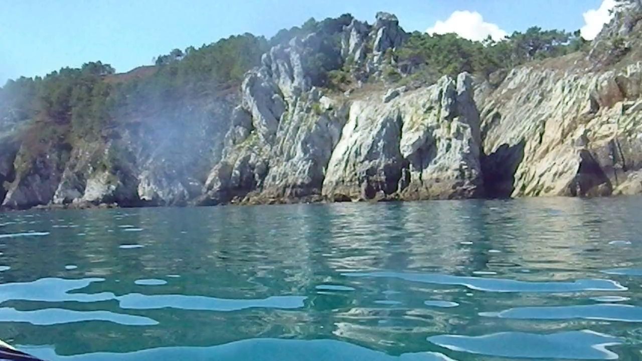 Ballade en kayak de mer du coté de Morgat, la Pointe de St Hernot et la plage de l'Ile Vierge.