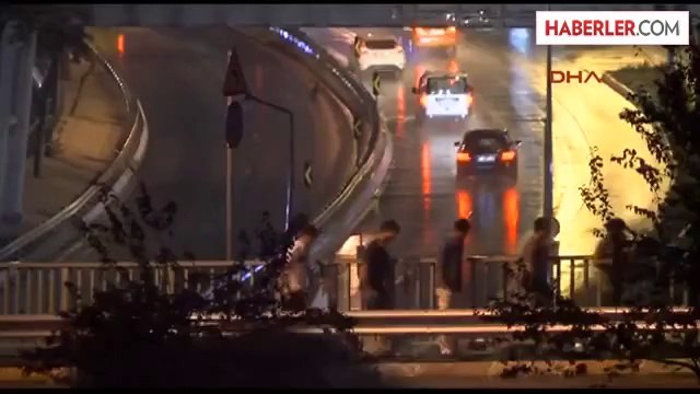 Peşpeşe Çakan Şimşeklerin Ardından, Yağış Özellikle Avrupa Yakası'nda Yer Yer Etkili Oluyor.