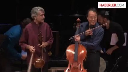 Amerikalı çellist Yo-Yo Ma, "The Silk Road Ensemble" topluluğuyla sahne aldı
