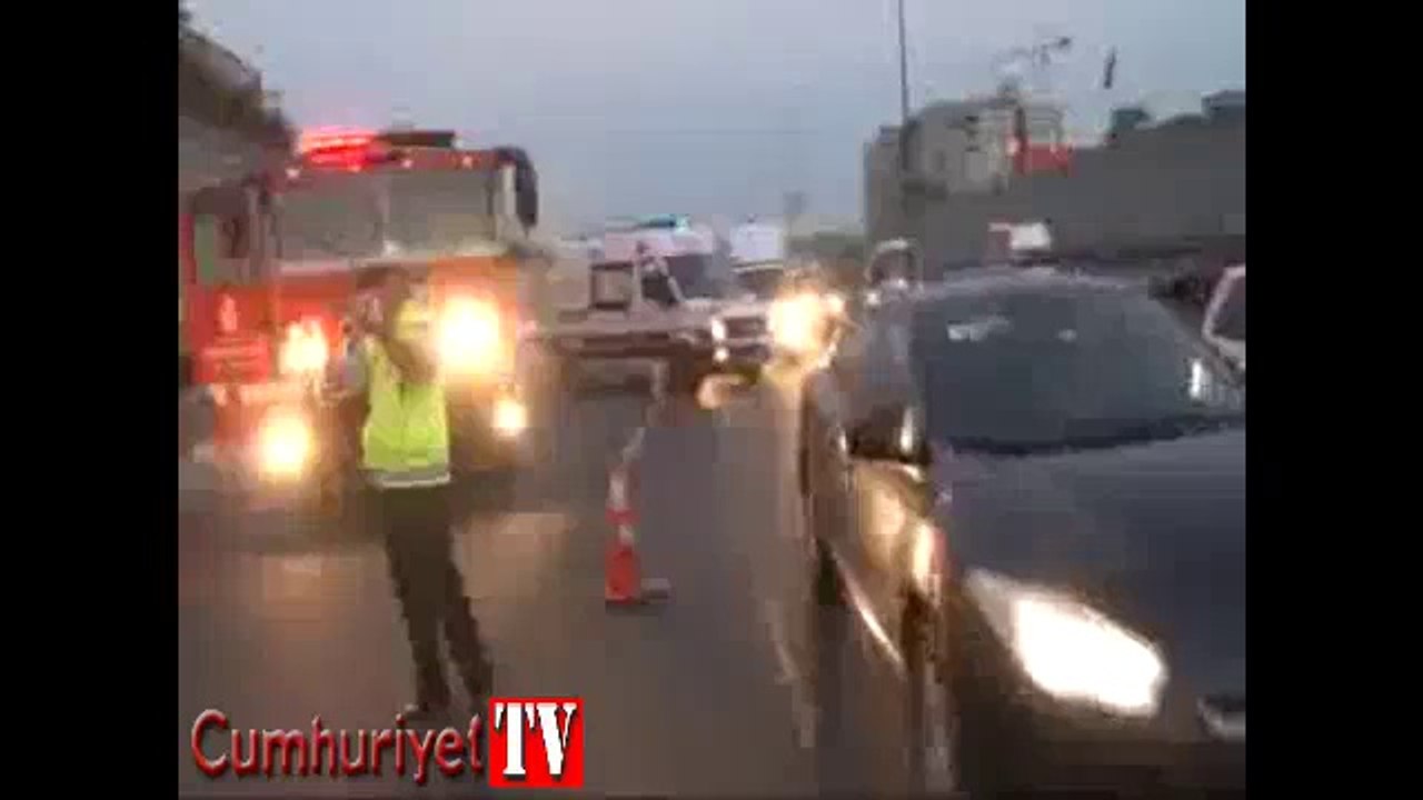 TEM’de kamyon devrildi trafik kilitlendi