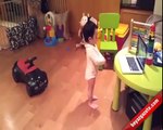 16 Aylık Bebekten Gangnam Style Dansı