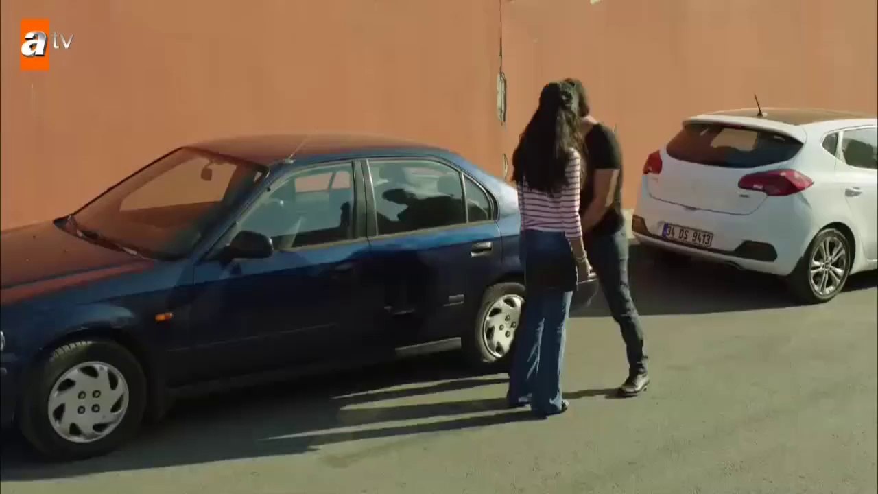 Kara Para Aşk - SENİ TANIDIĞIM İLK GÜNKÜ KADAR YABANCISIN BANA...