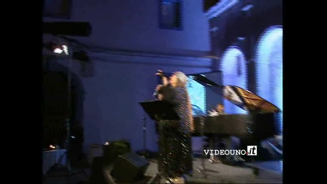 Iskra Menarini ricorda Lucio Dalla in un concerto