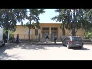 Palma Campania (NA) - Alunni picchiati e insultati: tre maestre ai domiciliari -1- (03.09.14)