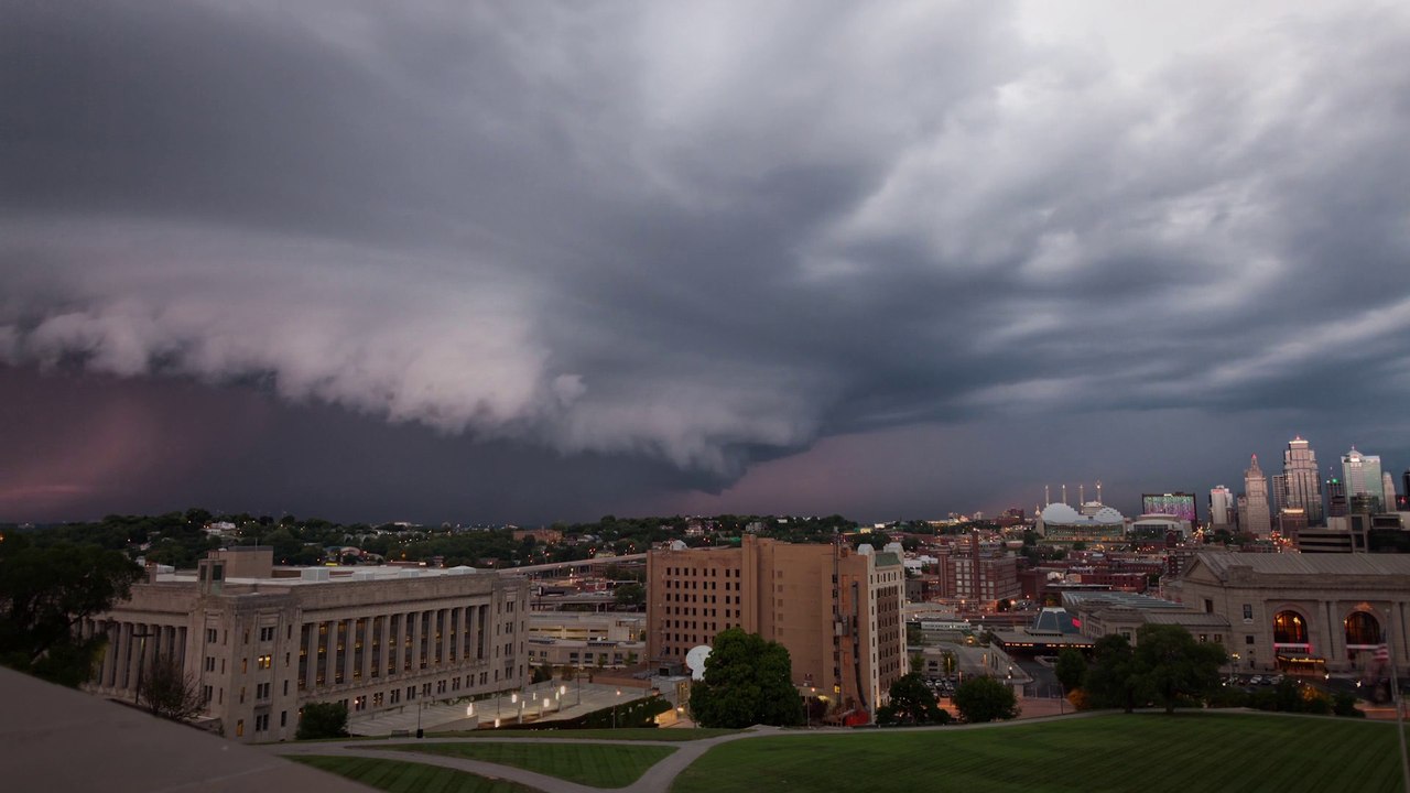 So impressive storm cloud over Kansas city Vidéo Dailymotion