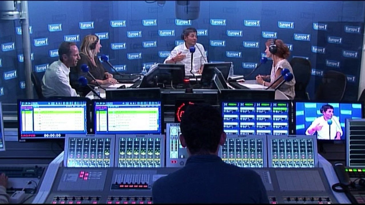 François Hollande entre Poutine et Valérie Trierweiler... Voici le zapping matin !