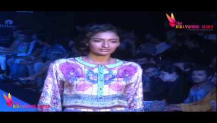 Sexy Gauhar Khan Walks The Ramp @ Lakme Fashion Week 2014