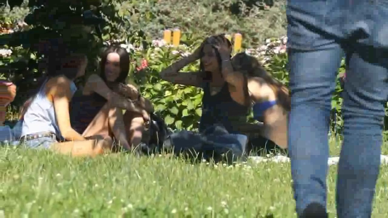 Le Donne Guardano in Mezzo alle Gambe degli Uomini   [Esperimento Sociale]   theShow 41