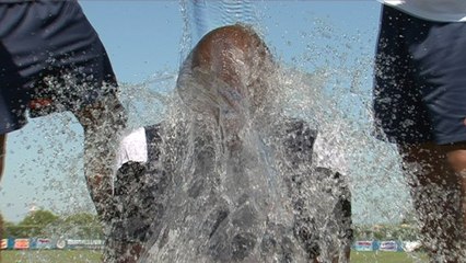 Ice bucket challenge : Souleymane Camara ne craint pas l'eau froide