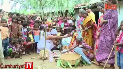 Genç kız köpekle evlendi