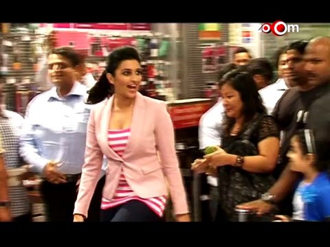 Priyanka Chopra wants to mend differences between Parineeti Chopra and Meera Chopra!