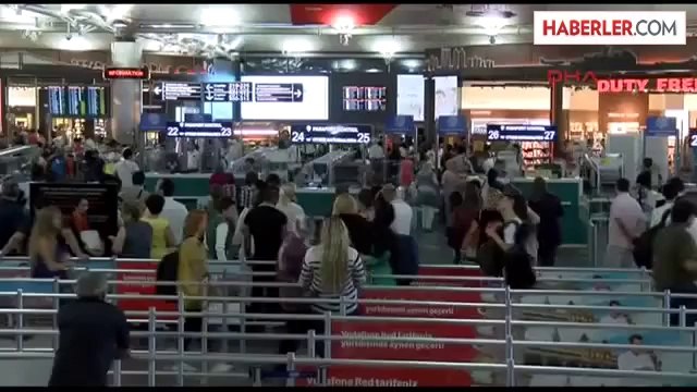 Atatürk Havalimanı'nda Pasaport Kuyruğu Çilesi Bitti