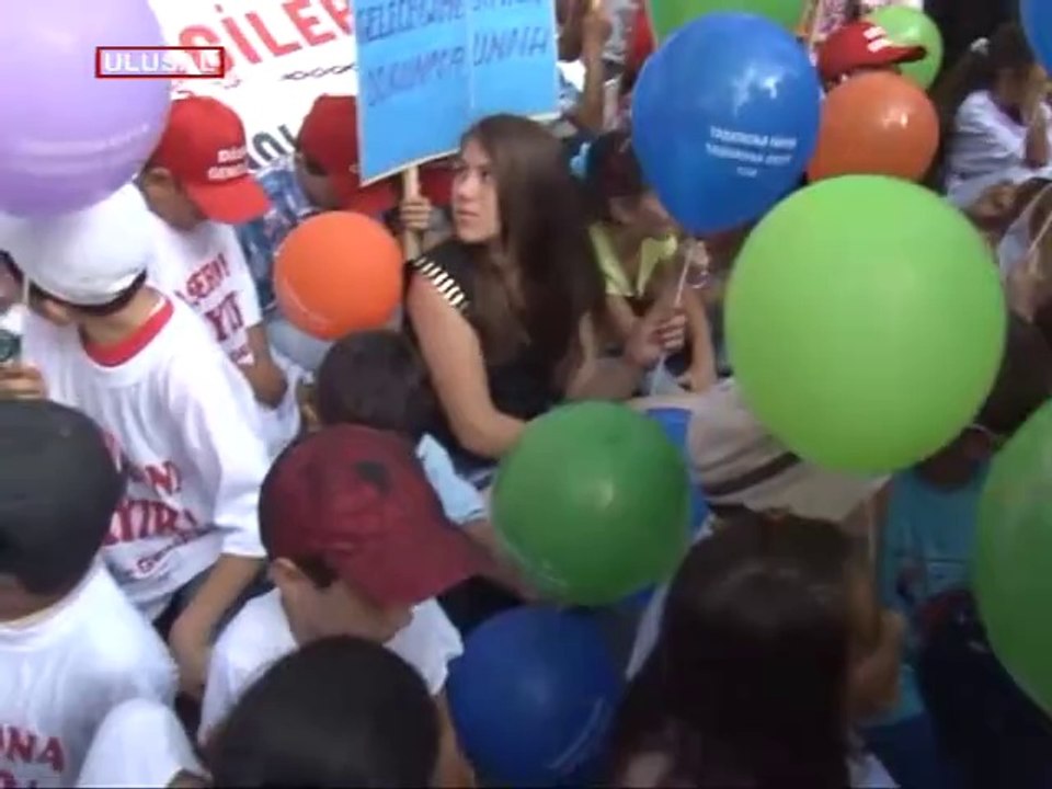 İşçiler kefen giydi