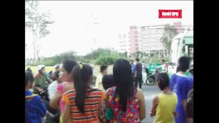 Lấn trái, xe gắn máy tông xe bus