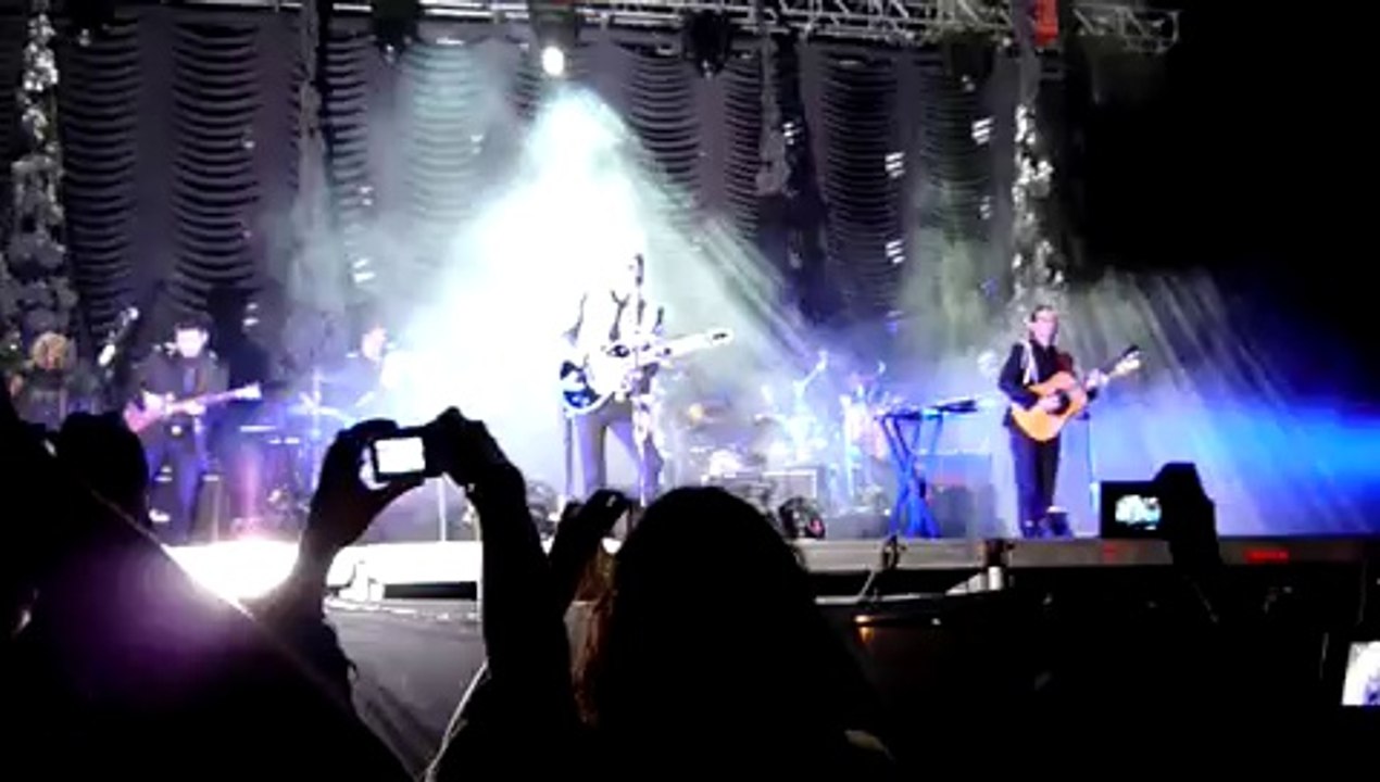 Gustavo Cerati - Intro y Fuerza Natural en vivo (Caracas, USB)
