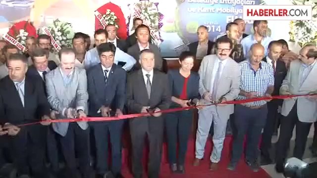 Yapı malzemeleri, iş makineleri ve mobilyalar görücüye çıktı