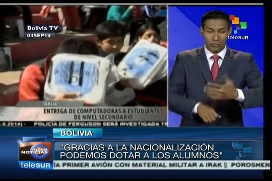 Evo Morales entrega computadoras a 10 mil alumnos bolivianos