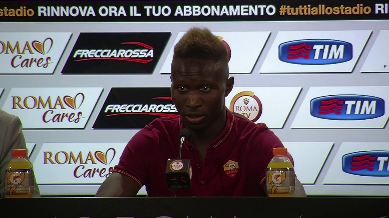 Transfert: présentation de Mapou Yanga-Mbiwa à la Roma