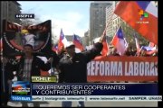 Marchan trabajadores en Chile para exigir reformas laborales