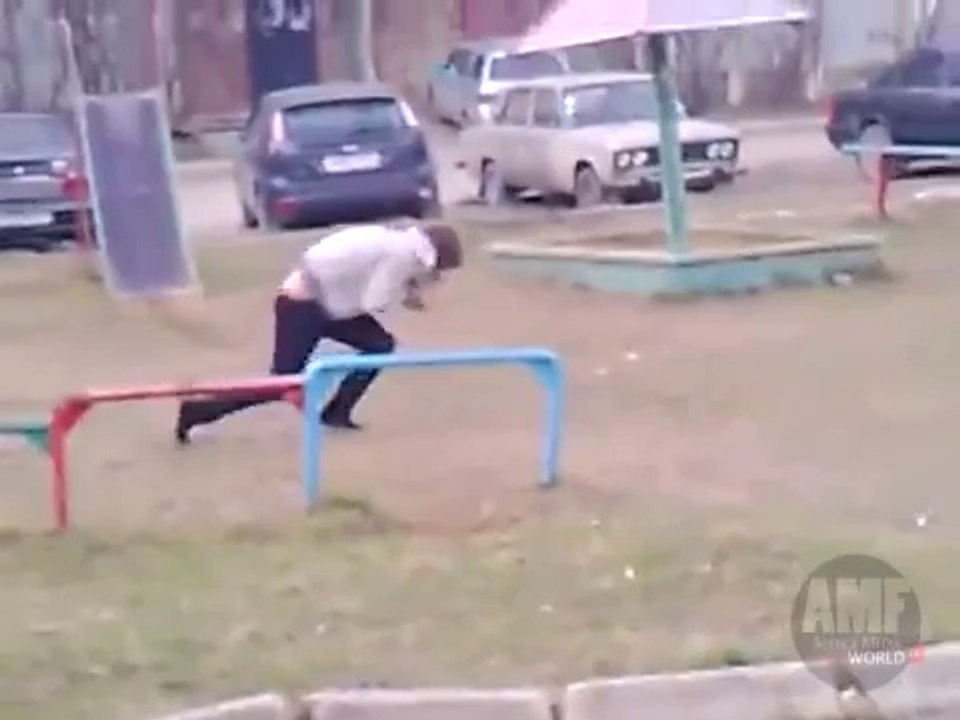 Broken teeth on the bar - Fails World