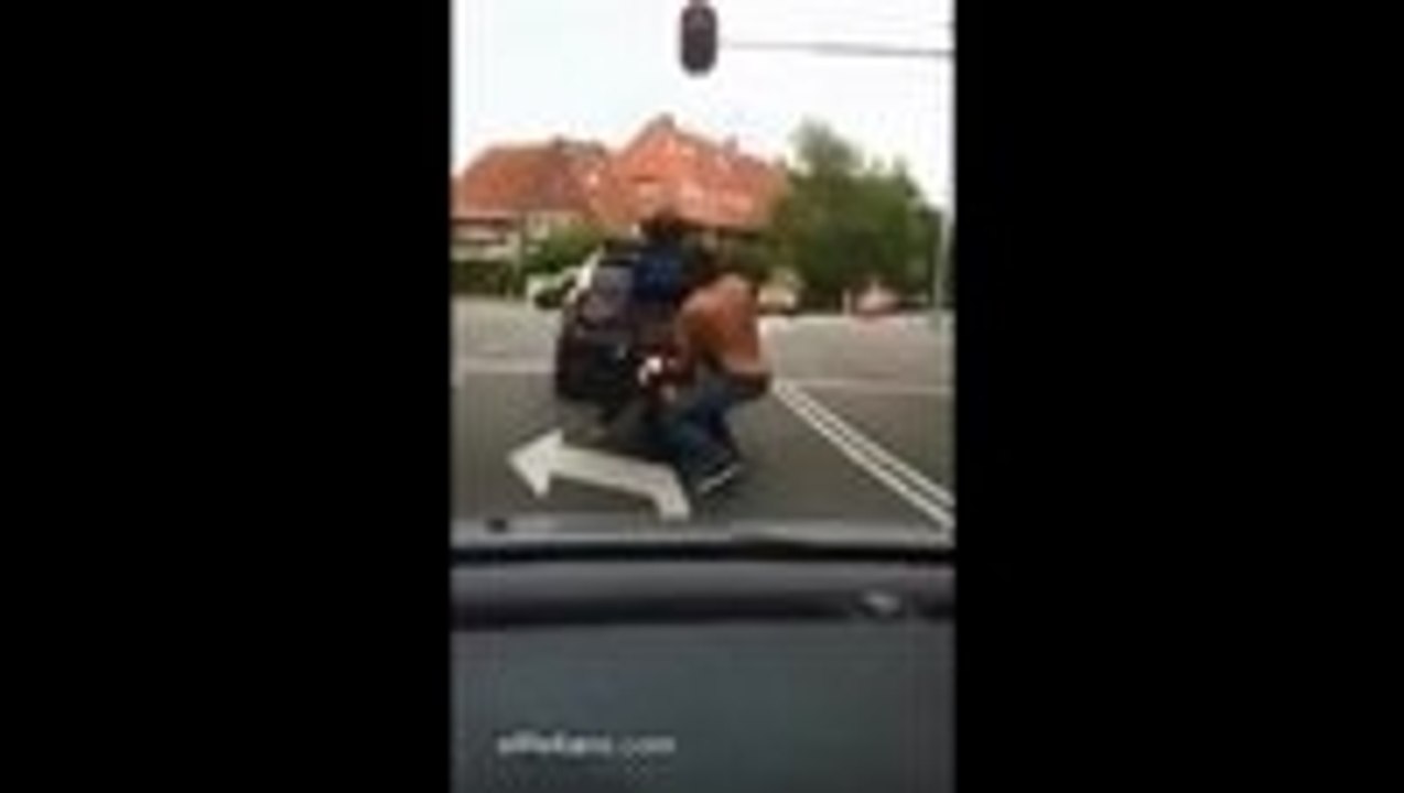 Pizza thief steals pizza from delivery guys bike