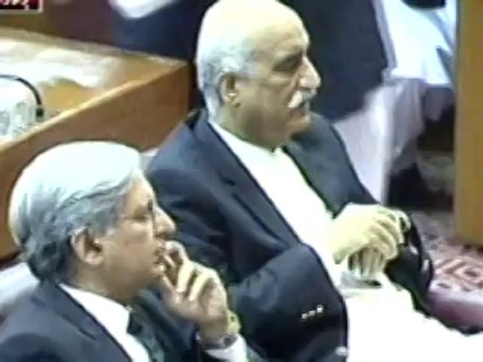 PM Nawaz presents apology to Khursheed, Aitzaz