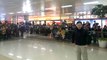 Quand Robert Downey Jr. arrive à l'aéroport en Corée du Sud : FOLIE!