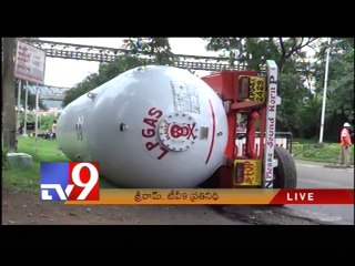 Gas tanker overturn in Visakha - Tv9