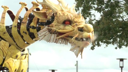 Cheval-dragon mécanique géant!