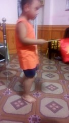 two kids hold flags dancing and singing! Amazing!!! Part1