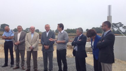 Pose de la première pierre de la caserne des pompiers