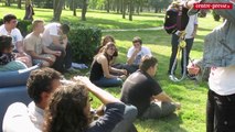 VIDEO. Poitiers : les faluchards accueillent les étudiants avec un lancer de charentaises