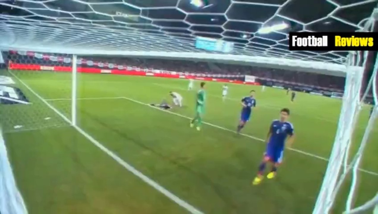 La passe décisive de Diego Rolan pour Edinson Cavani lors de Japon Uruguay