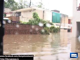 Dunya News - Rainwater breaks into homes in Lahore