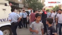 Diyarbakır'da Polis Memuru Bıçaklandı