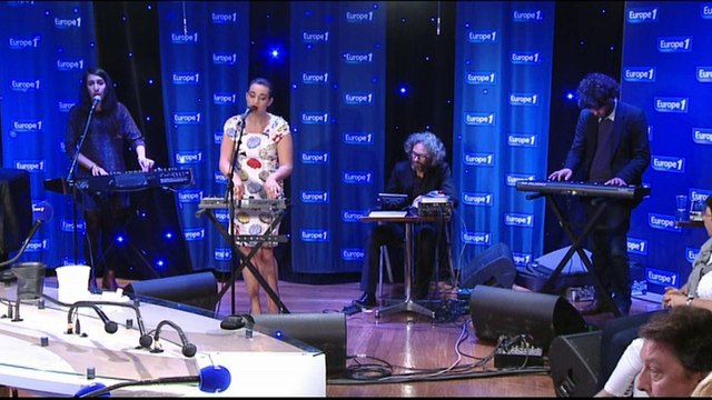 Camélia Jordana chante Dans la peau en live