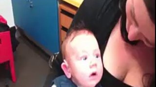 ردة فعل طفل أصم يسمع صوت والديه للمرة الأولى