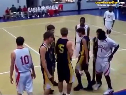 Basketbolda Fark Yememek İçin Çirkefliğin Dibine Vurmak