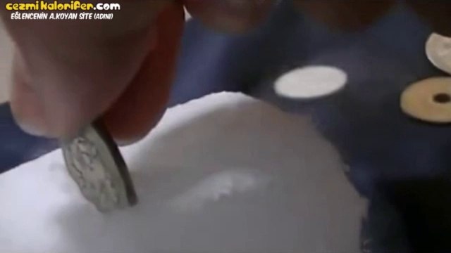 Kuru Buza Atılınca Tirtir Titreyip Garip Sesler Çıkaran Madeni Para