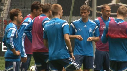 Marco Reus mira hacia adelante