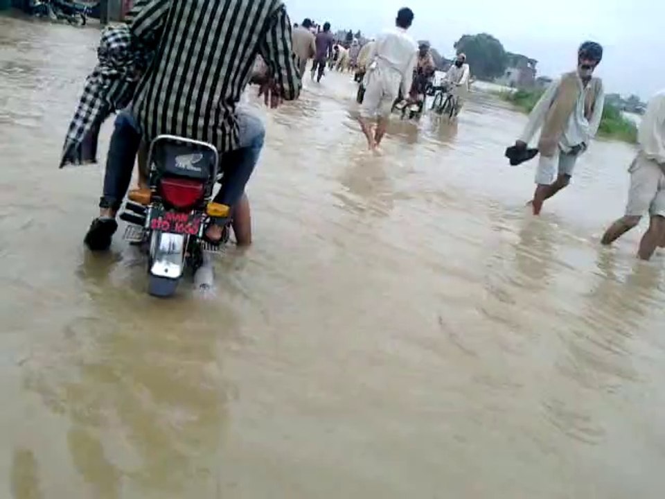 defense road sialkot flood-06092014